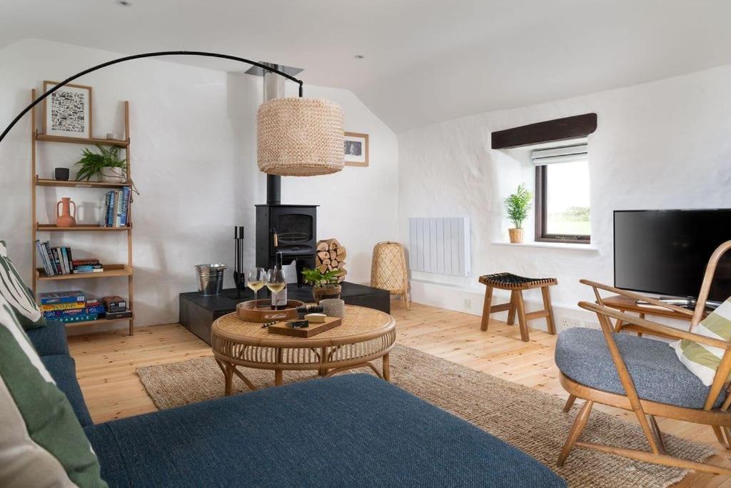 Porthcurno Barns, The Cart Lodge - Cosy Cottage, Walk To Porthcurno Beach, Pedn Vouder & Minack Theatre 彭赞斯 外观 照片