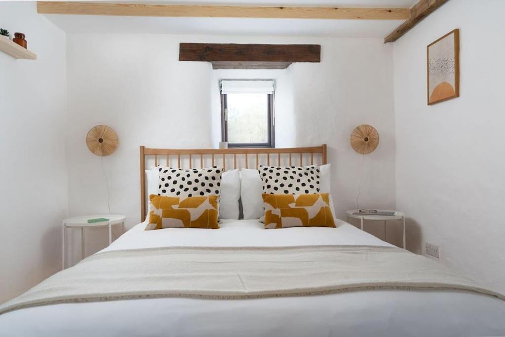 Porthcurno Barns, The Cart Lodge - Cosy Cottage, Walk To Porthcurno Beach, Pedn Vouder & Minack Theatre 彭赞斯 外观 照片