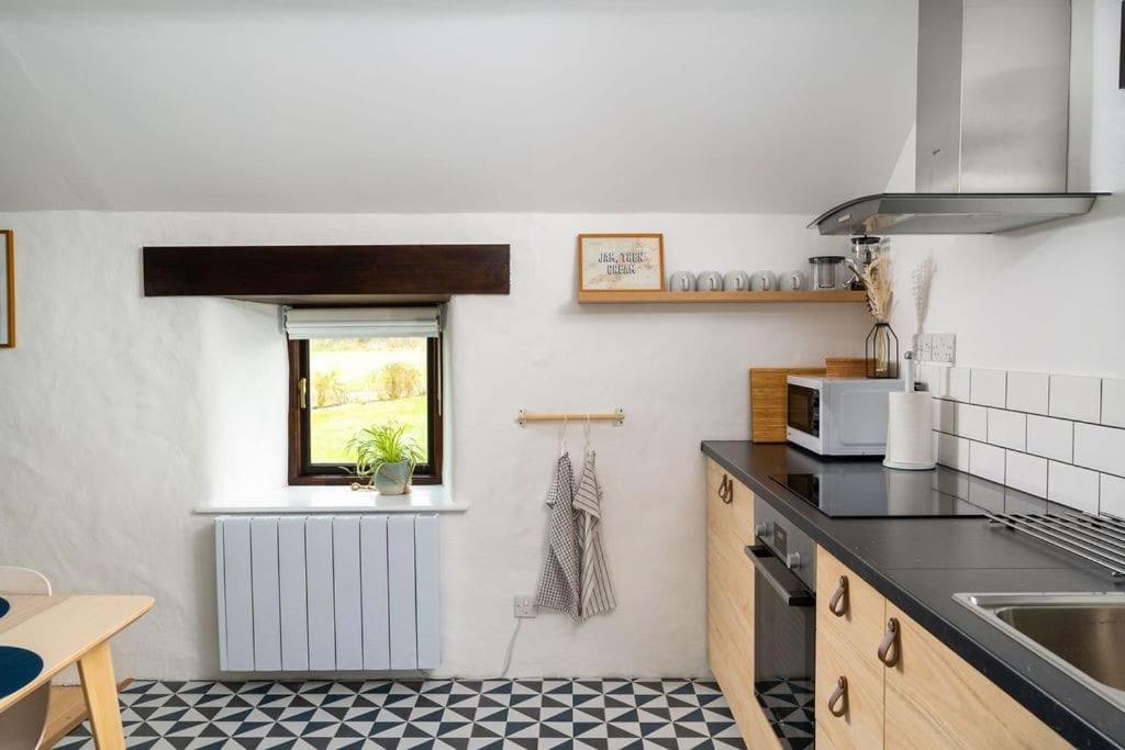 Porthcurno Barns, The Cart Lodge - Cosy Cottage, Walk To Porthcurno Beach, Pedn Vouder & Minack Theatre 彭赞斯 外观 照片