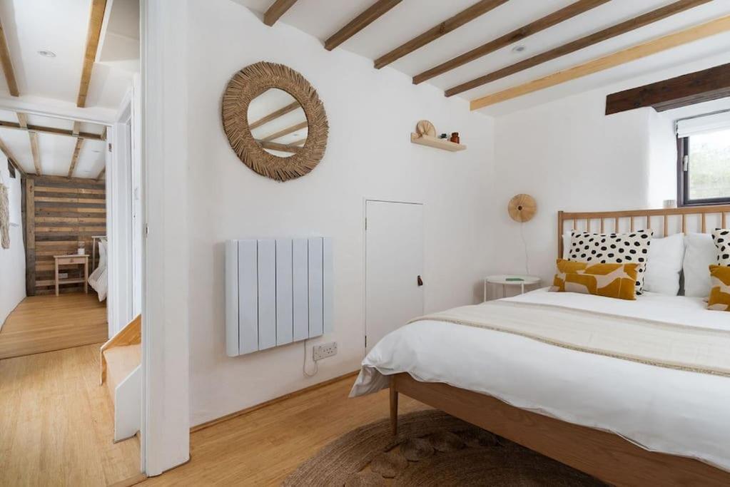Porthcurno Barns, The Cart Lodge - Cosy Cottage, Walk To Porthcurno Beach, Pedn Vouder & Minack Theatre 彭赞斯 外观 照片