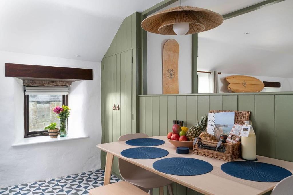 Porthcurno Barns, The Cart Lodge - Cosy Cottage, Walk To Porthcurno Beach, Pedn Vouder & Minack Theatre 彭赞斯 外观 照片