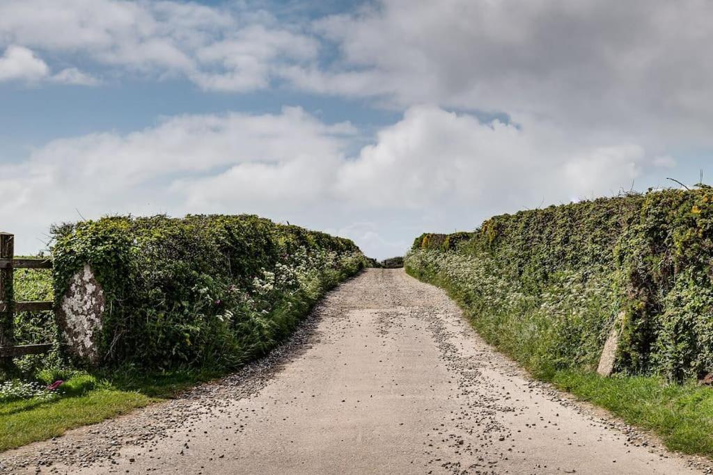 Porthcurno Barns, The Cart Lodge - Cosy Cottage, Walk To Porthcurno Beach, Pedn Vouder & Minack Theatre 彭赞斯 外观 照片