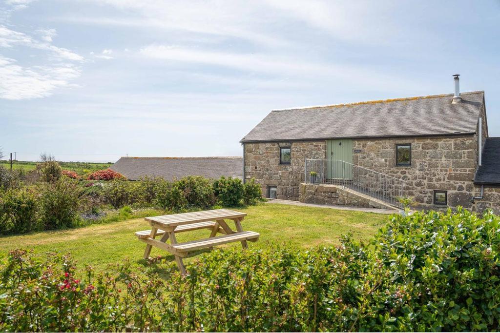 Porthcurno Barns, The Cart Lodge - Cosy Cottage, Walk To Porthcurno Beach, Pedn Vouder & Minack Theatre 彭赞斯 外观 照片